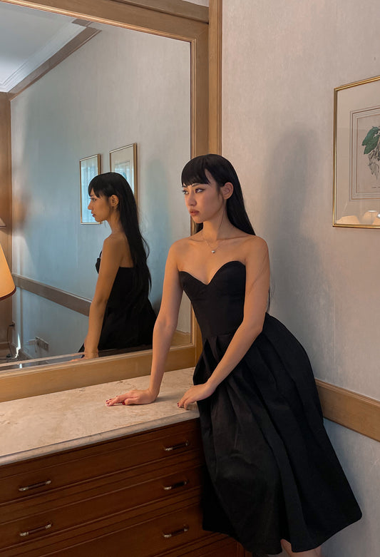 Supermodel Flare Dress in Black